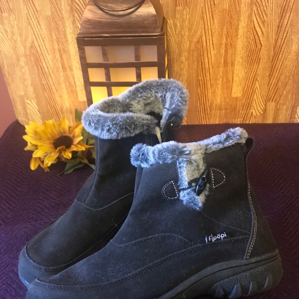 Women's boots sz 9